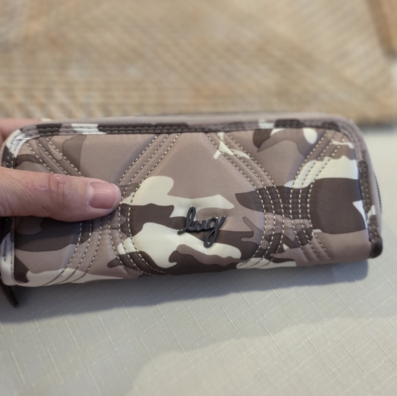 Lug Tendu Camo Taupe, East West Wallet, Slim, EUC - Picture 9 of 11